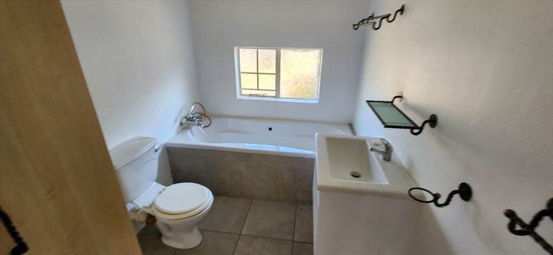 3 Bed Townhouse in Glen Marais photo number 6