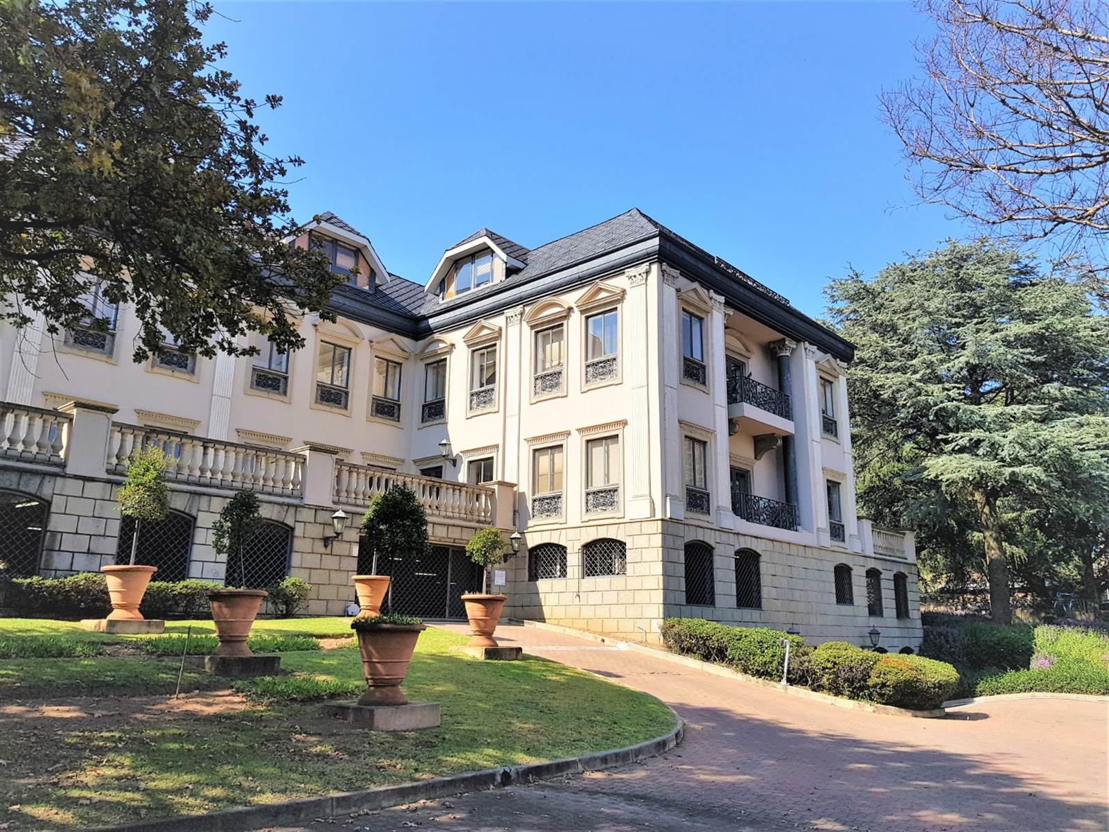 529  m² Office Space in Bryanston photo number 1