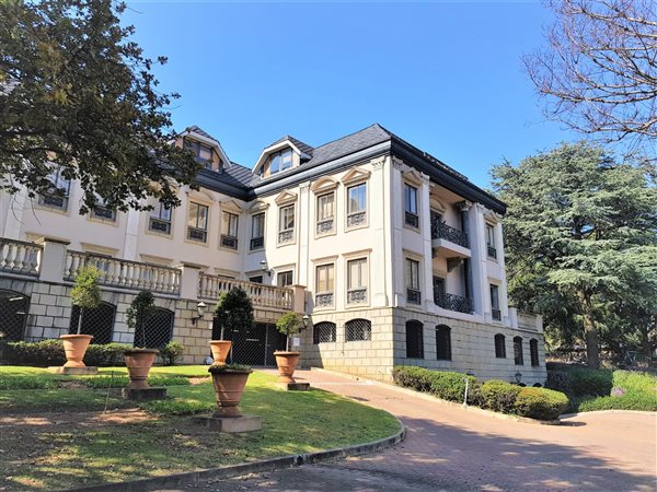 529  m² Office Space in Bryanston
