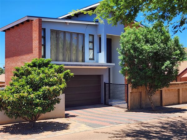 4 Bedroom House 4 Bedroom House
