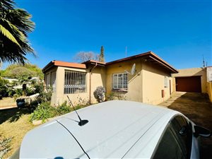 3 Bed House in Rewlatch