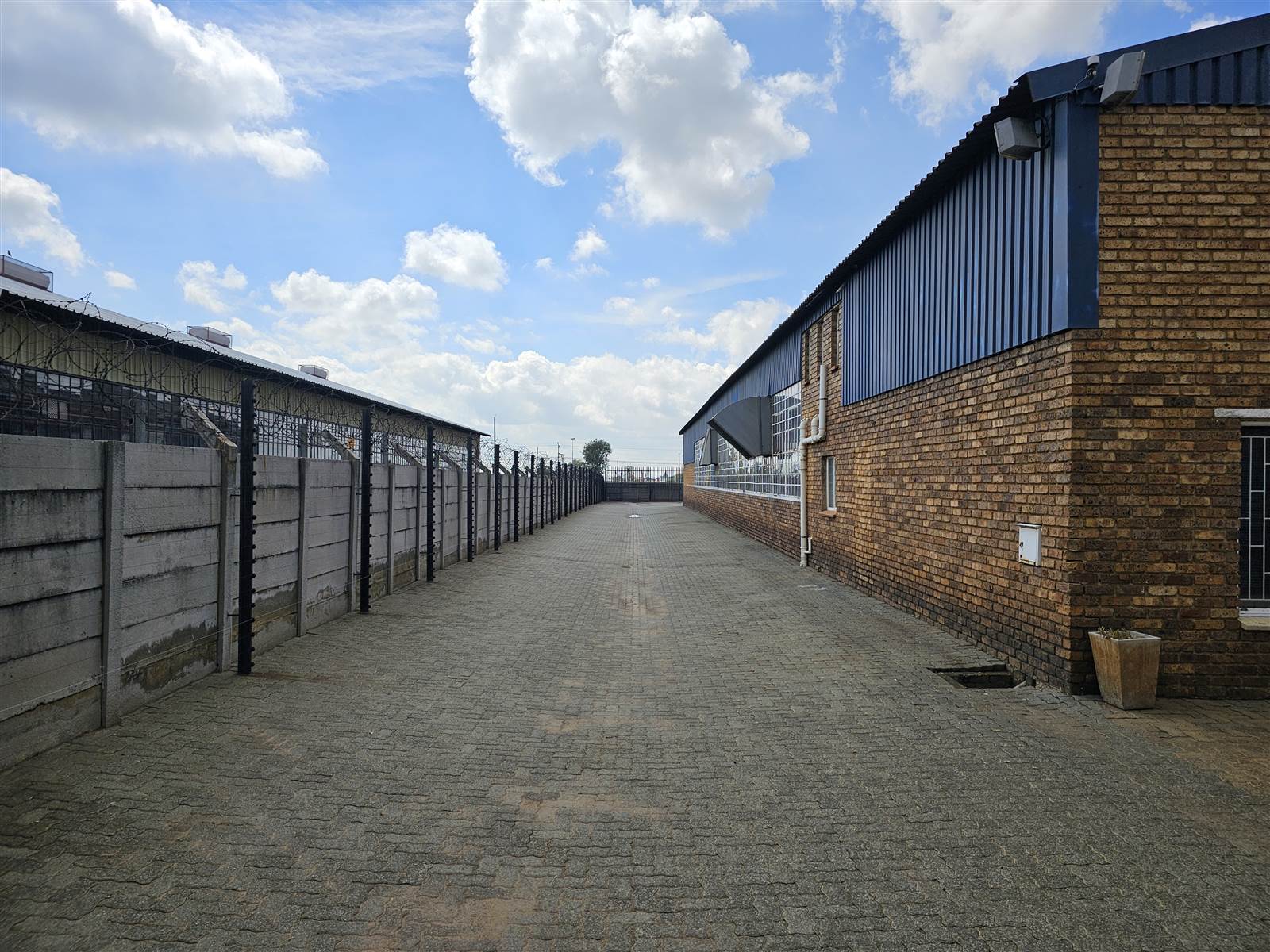 2000  m² Industrial space in Alrode photo number 2