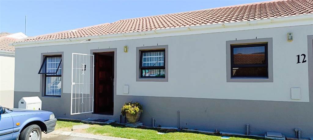 2 Bed Simplex in Gordons Bay Central photo number 1