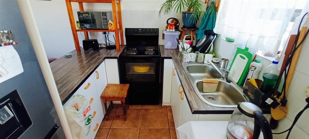2 Bed Simplex in Gordons Bay Central photo number 3