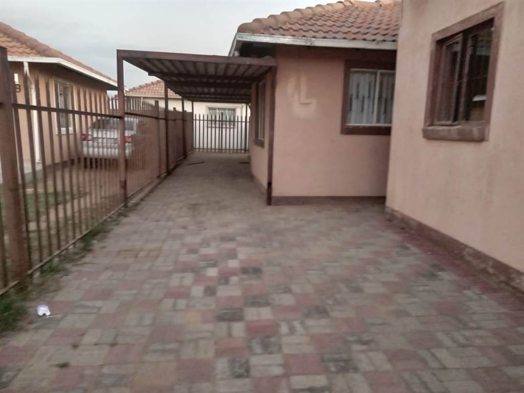 3 Bed House in Leondale photo number 12