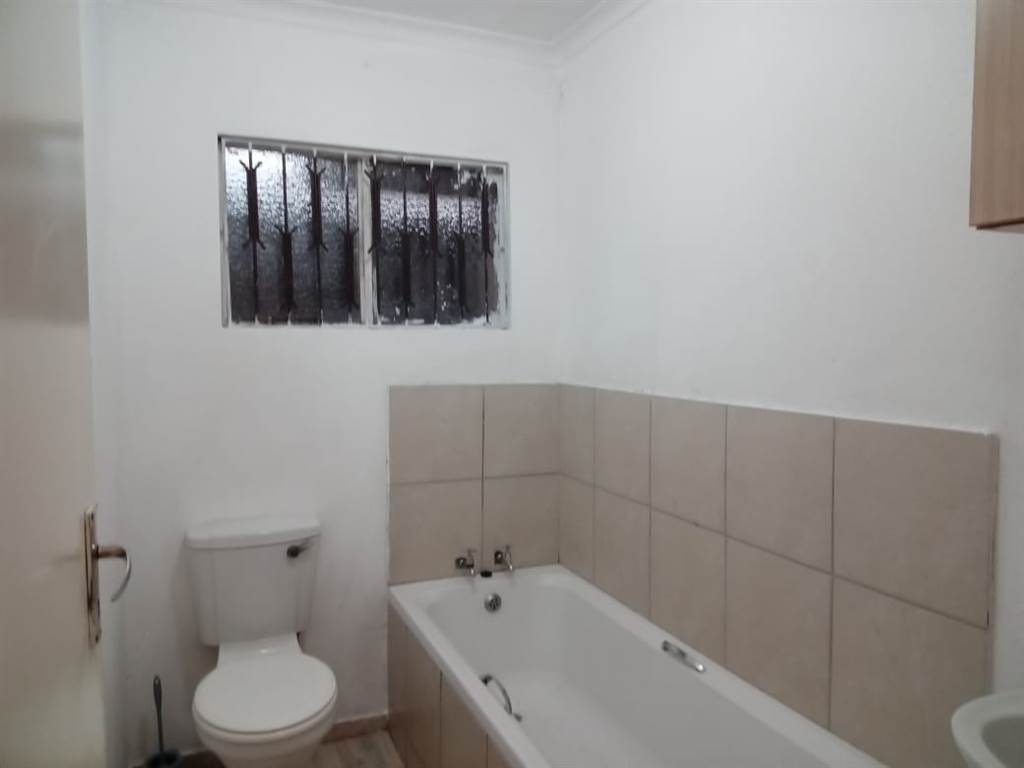 3 Bed House in Leondale photo number 11