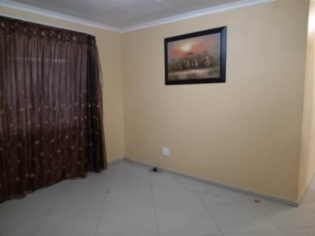 3 Bed House in Leondale photo number 6