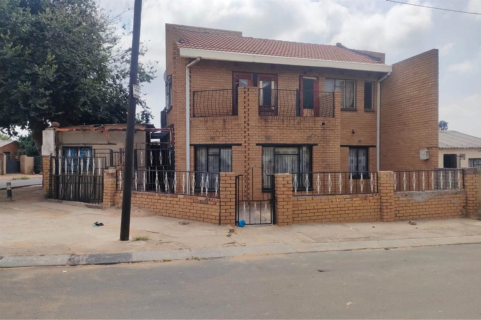 4 Bed House in Phiri photo number 2