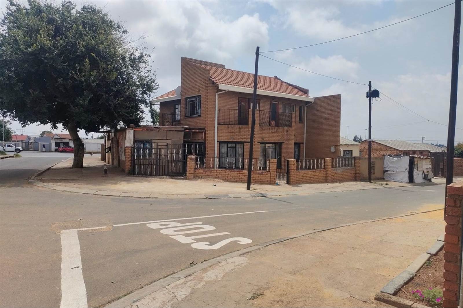 4 Bed House in Phiri photo number 3