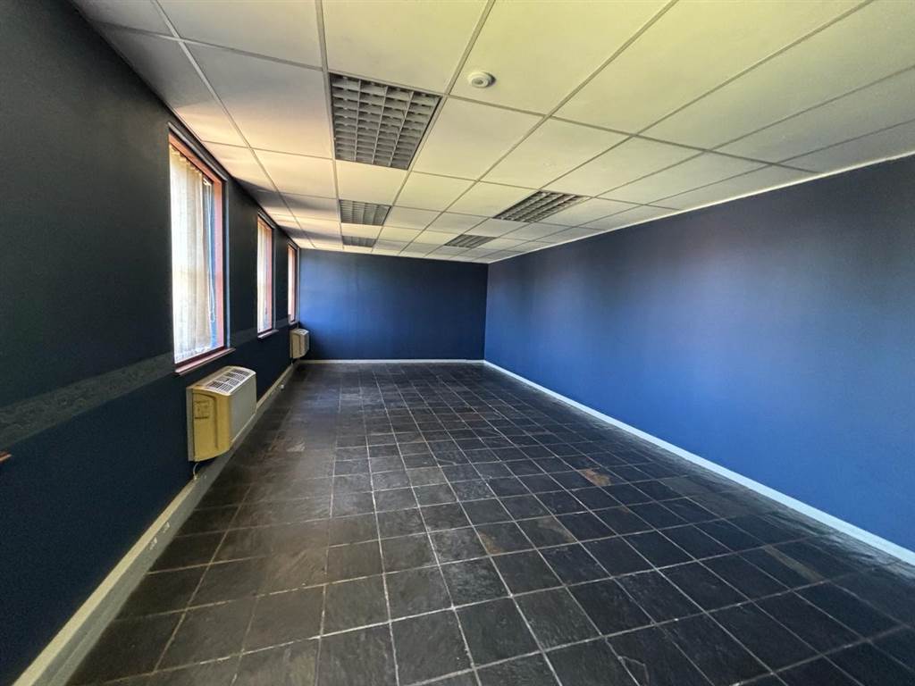 550  m² Commercial space in Houghton Estate photo number 8