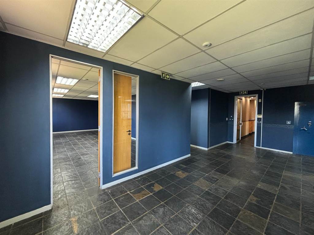 550  m² Commercial space in Houghton Estate photo number 15