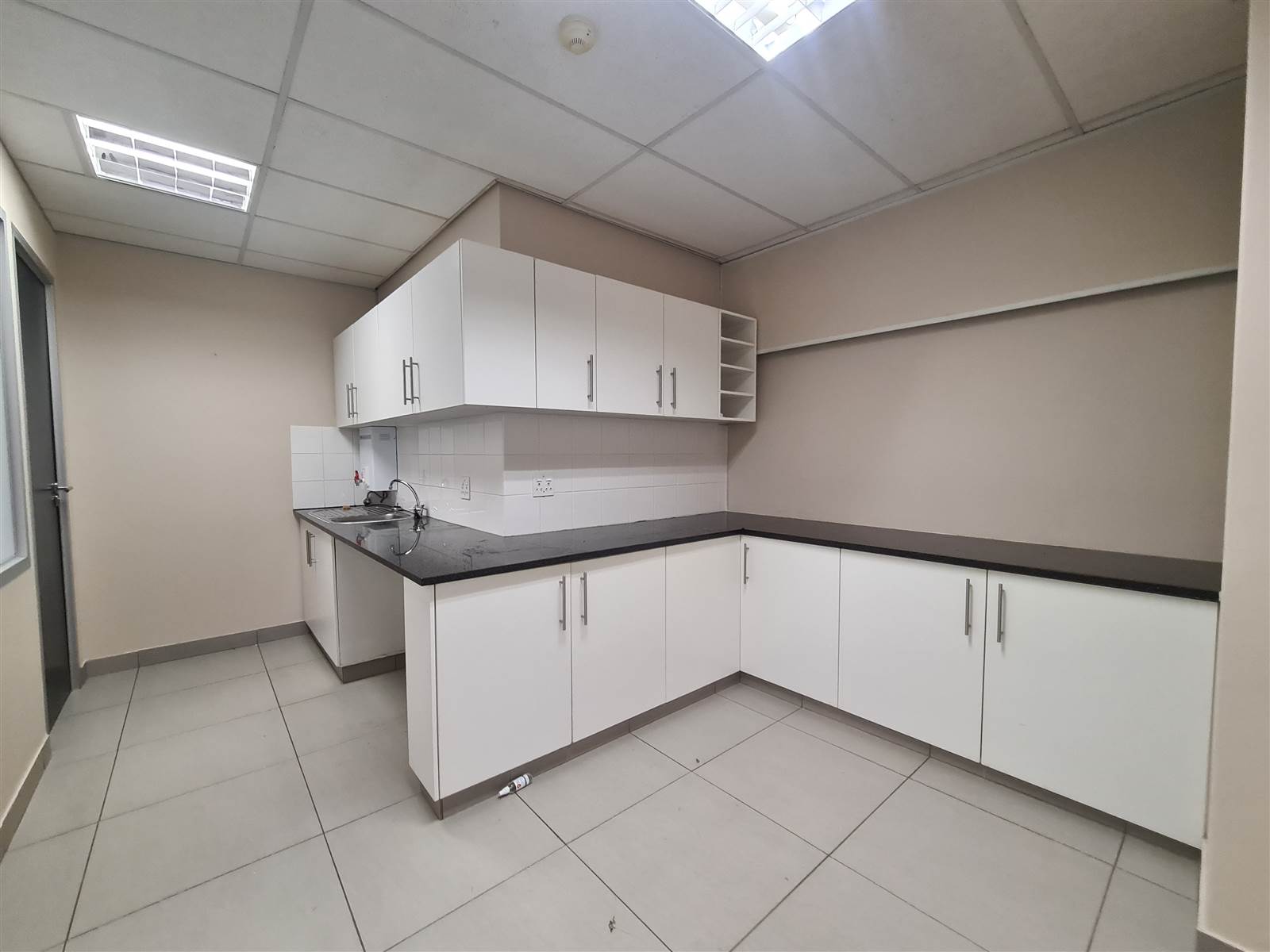 303.8  m² Commercial space in Fourways photo number 8