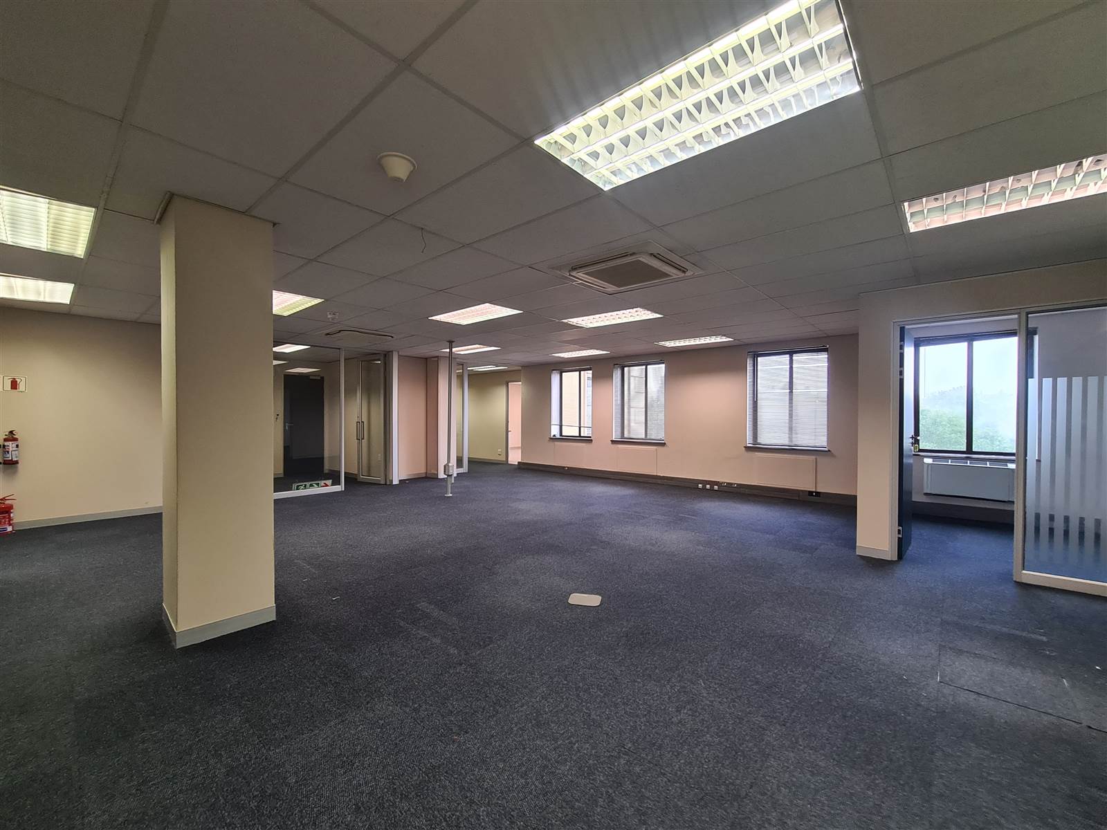 303.8  m² Commercial space in Fourways photo number 3