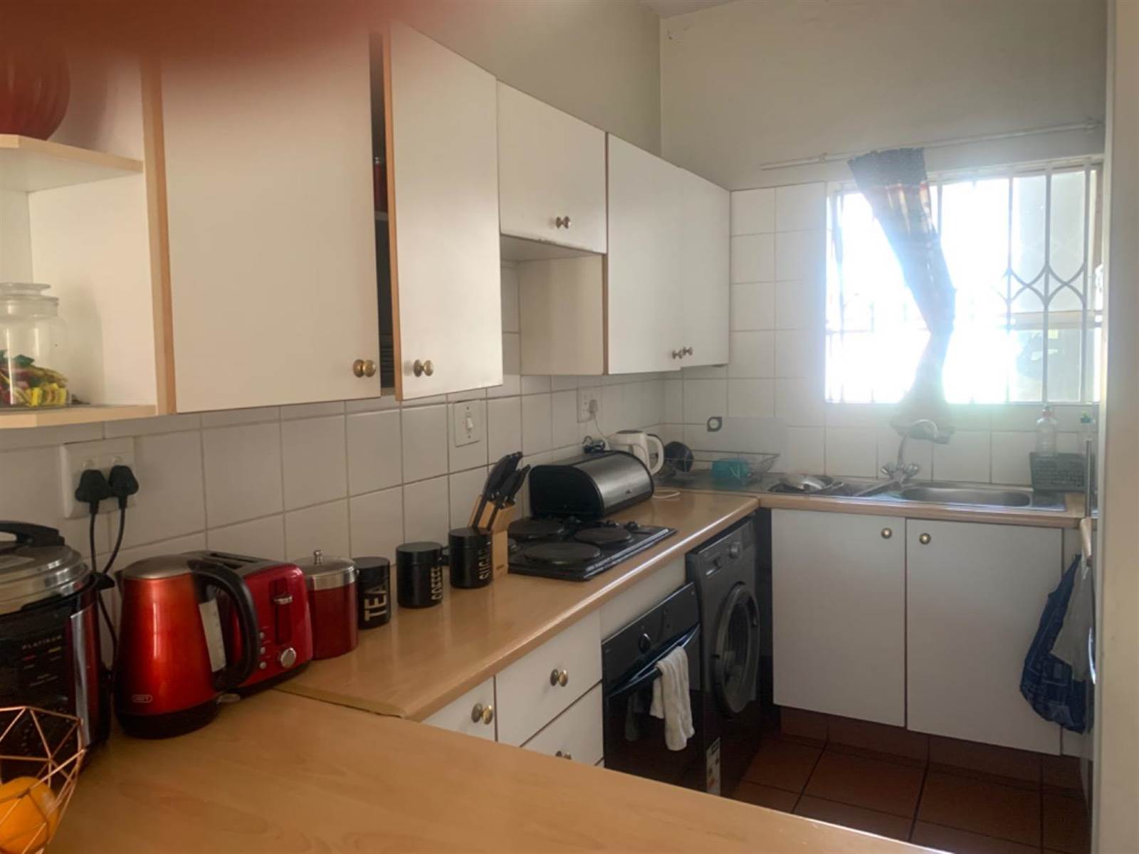 2 Bed Apartment in Menlyn photo number 3