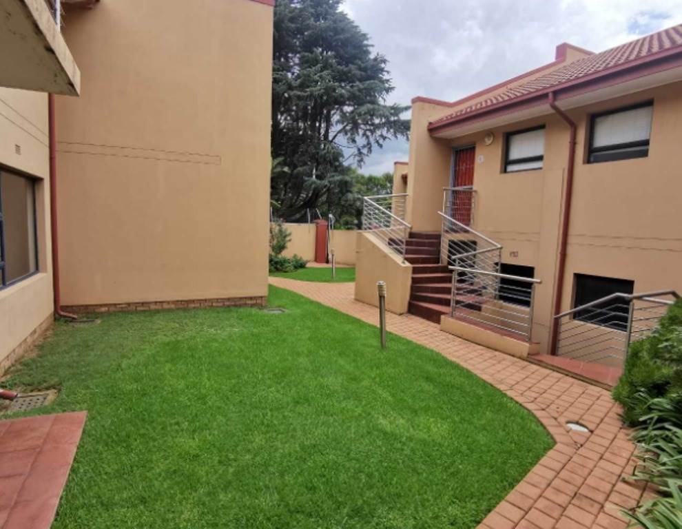3 Bed Townhouse in Bedfordview photo number 22