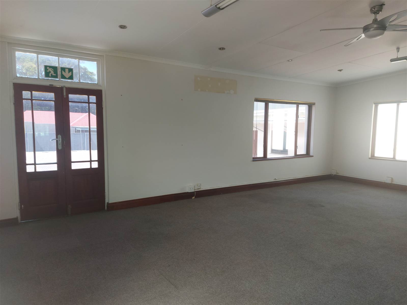 207  m² Office Space in Walmer photo number 10