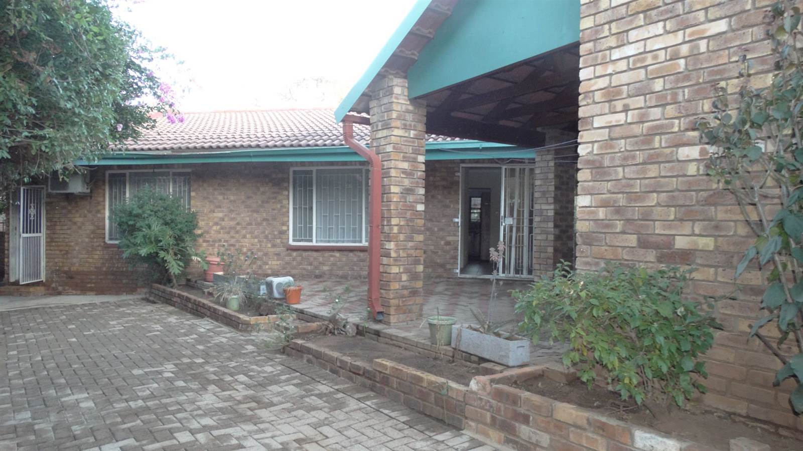3 Bed House in Modimole (Nylstroom) photo number 3