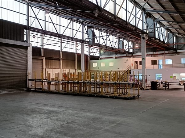 3 742  m² Industrial space