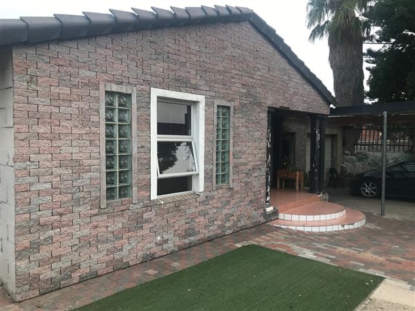 6 Bed House in Protea Park