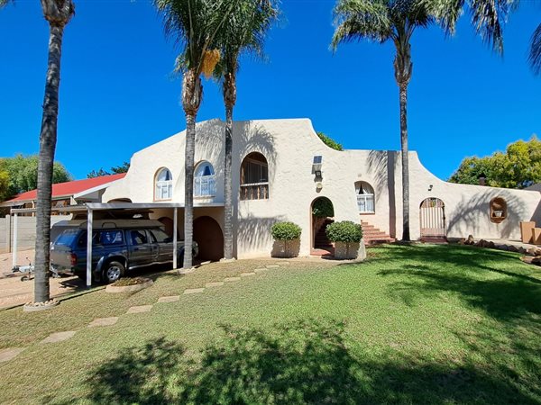 5 Bedroom House 5 Bedroom House