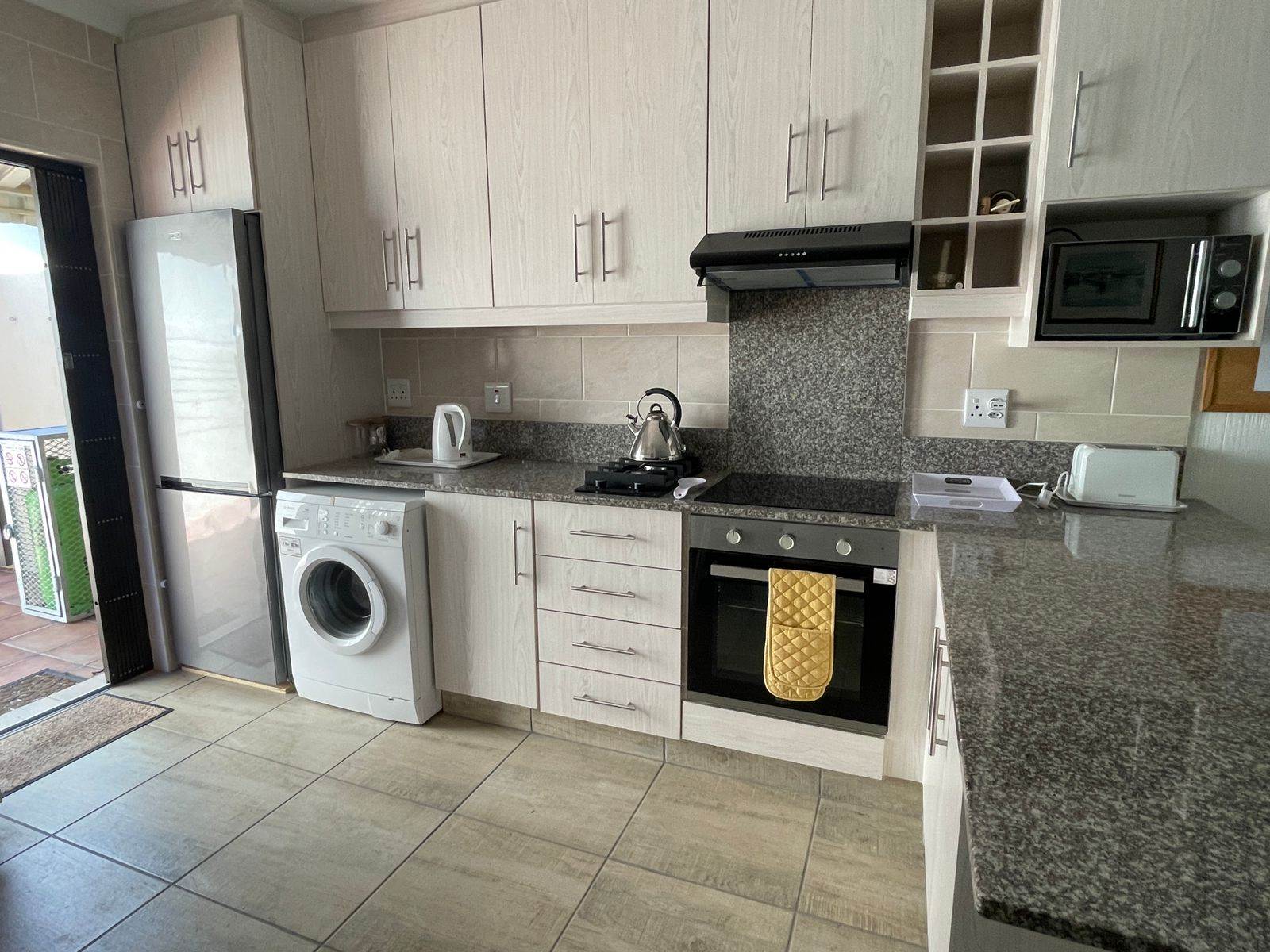 2 Bed Simplex in Scottburgh South photo number 5