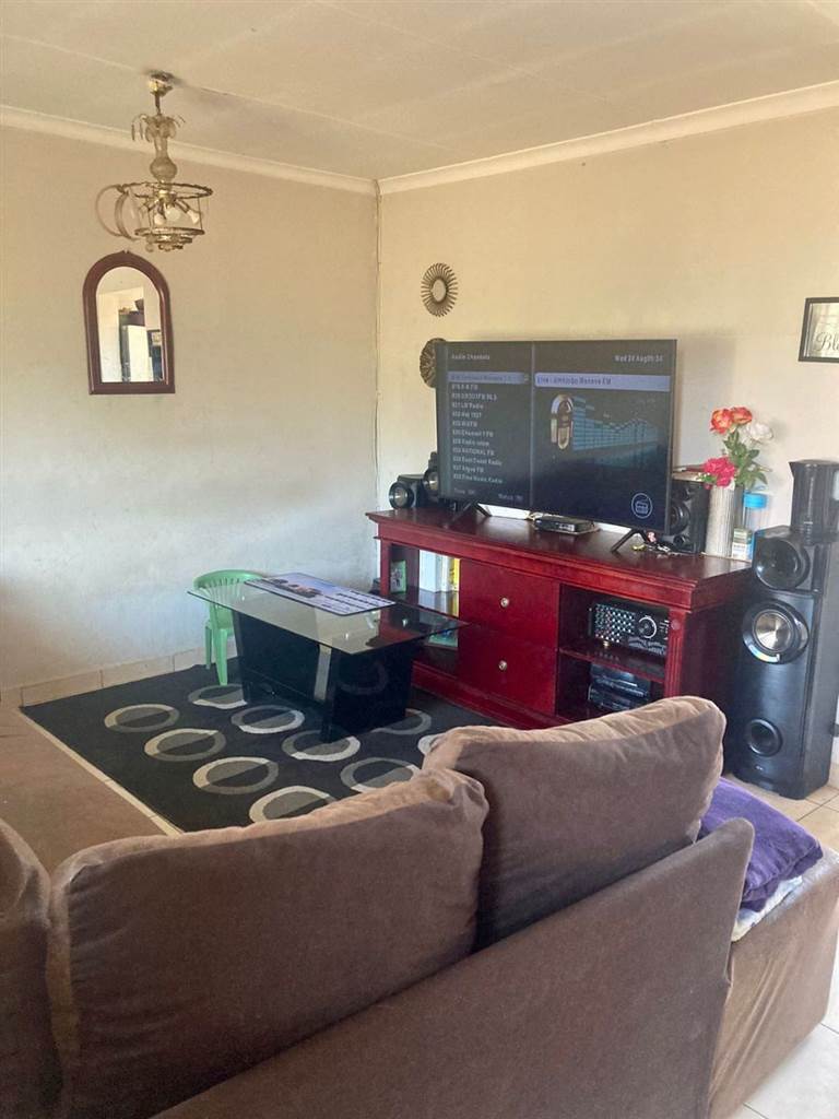 2 Bed House in Kokstad photo number 3