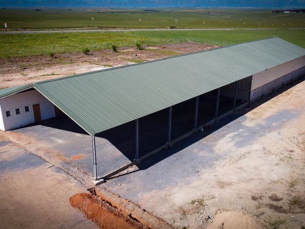 460  m² Commercial space