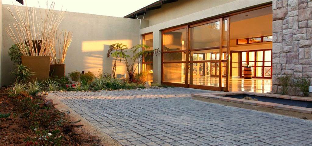 1605  m² Commercial space in Nelspruit photo number 1