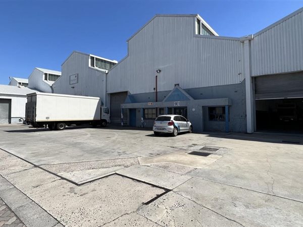 982  m² Industrial space