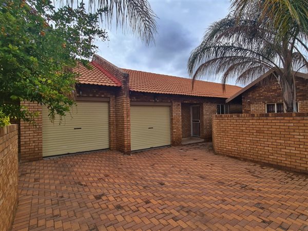 3 Bedroom Townhouse 3 Bedroom Townhouse