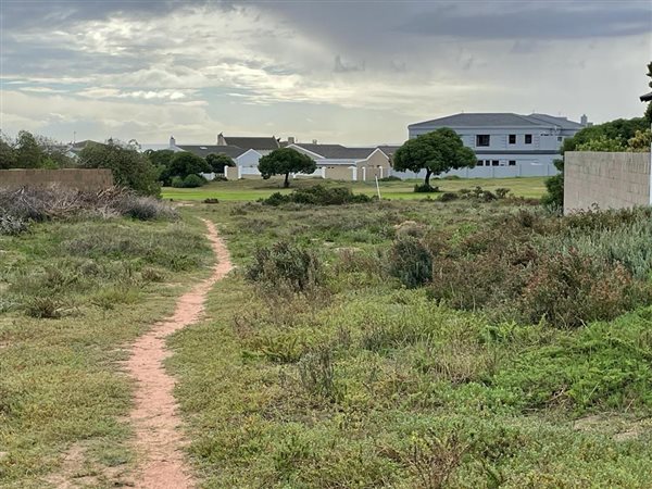 1268 m² Land available in Country Club