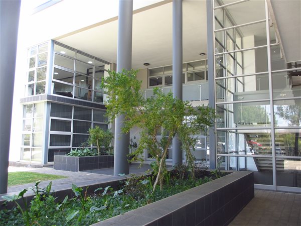938  m² Commercial space in Fourways