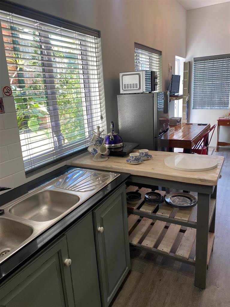 Studio apartment to rent in Vredehoek RR4214557 Private Property