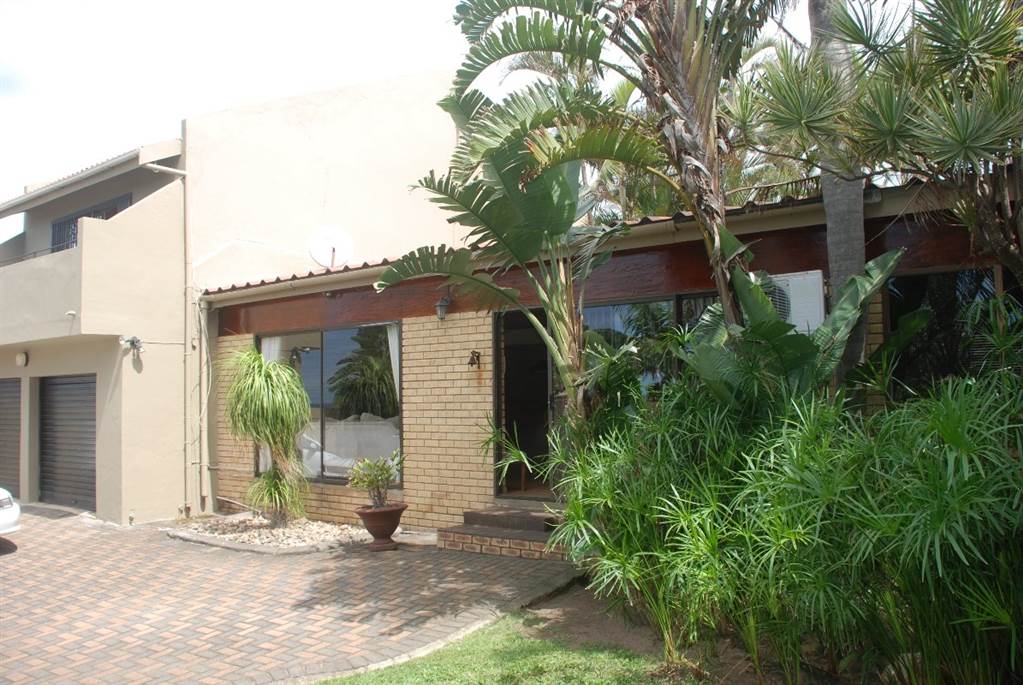 5 Bed House in Scottburgh South photo number 1