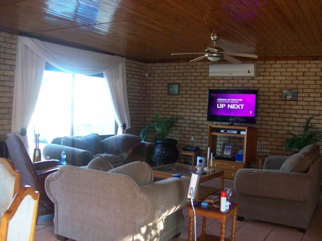 5 Bed House in Scottburgh South photo number 5