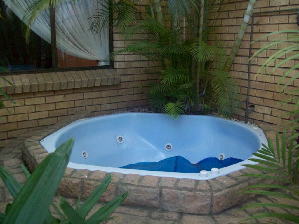 5 Bed House in Scottburgh South photo number 10