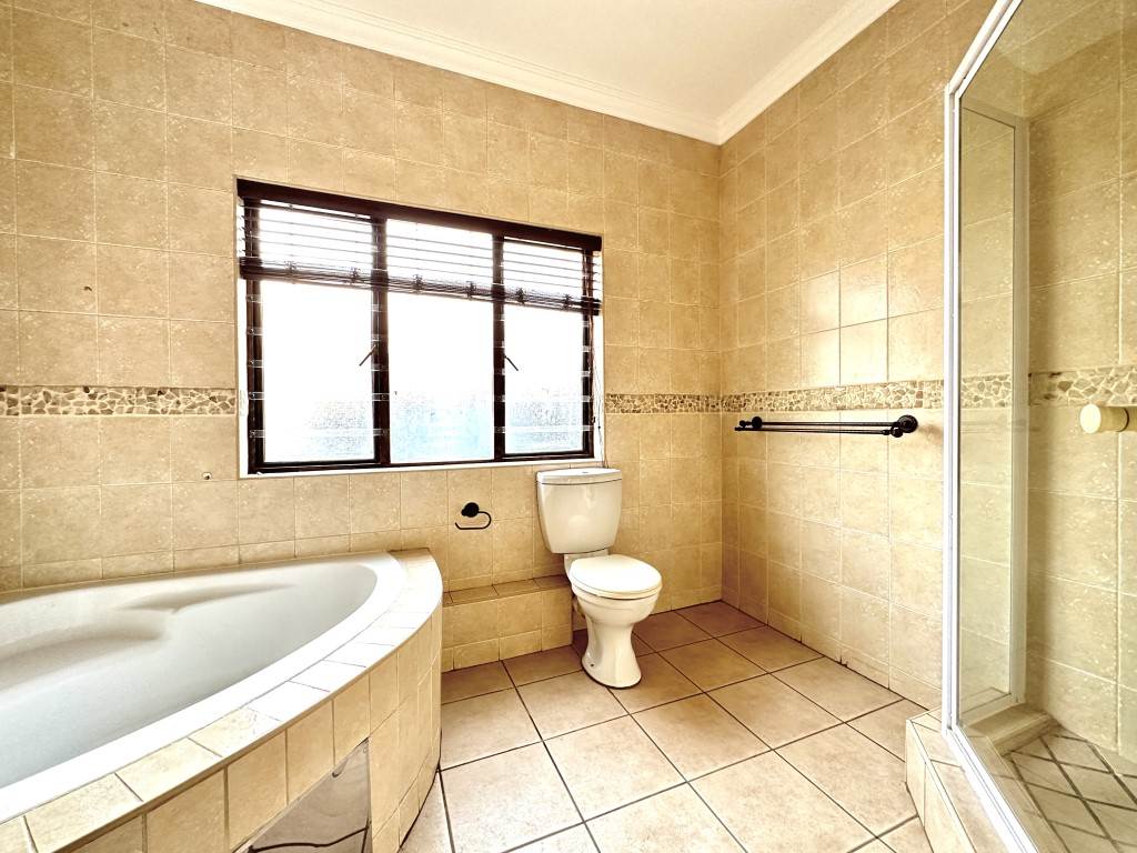 4 Bed Cluster in Fourways photo number 9