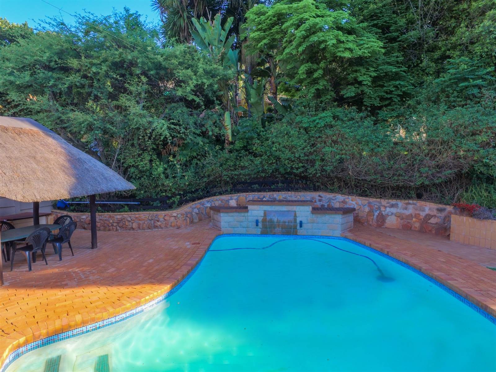 4 Bed House in Constantia Kloof photo number 7