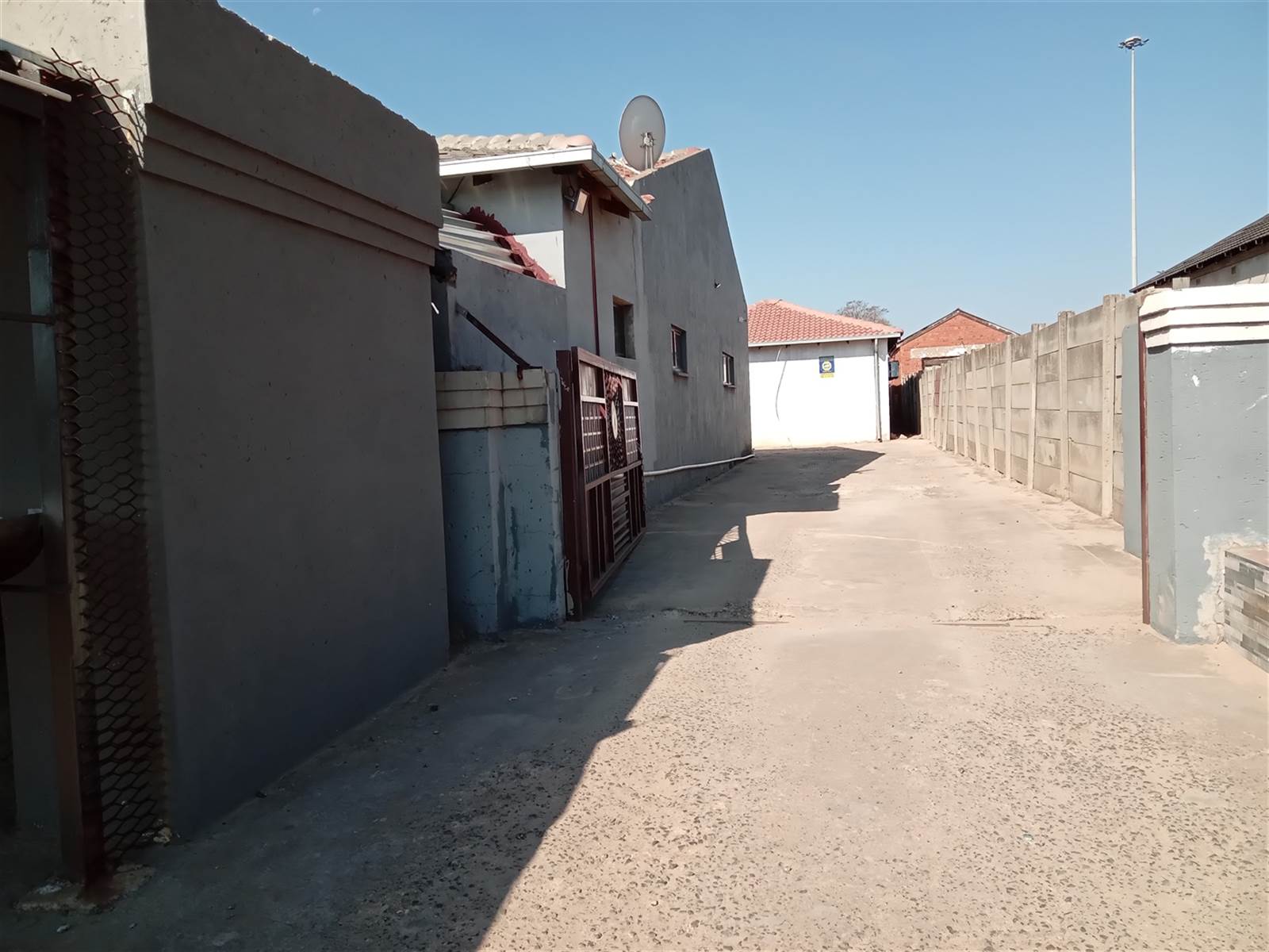 14 Bed House in Witbank Central photo number 6