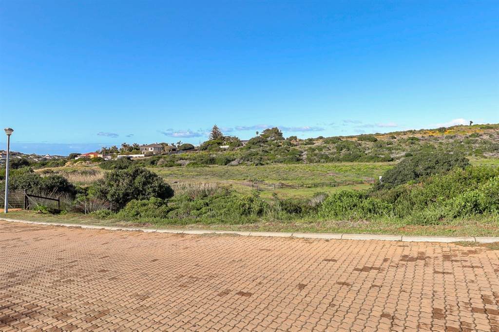 818 m² Land available in Stilbaai photo number 1