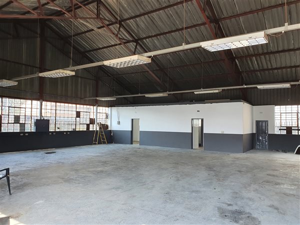 300  m² Industrial space in Alrode