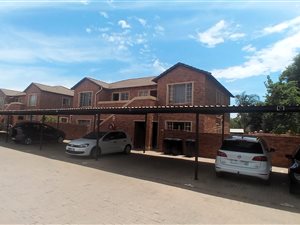 2 Bed Townhouse in Heuwelsig Estate