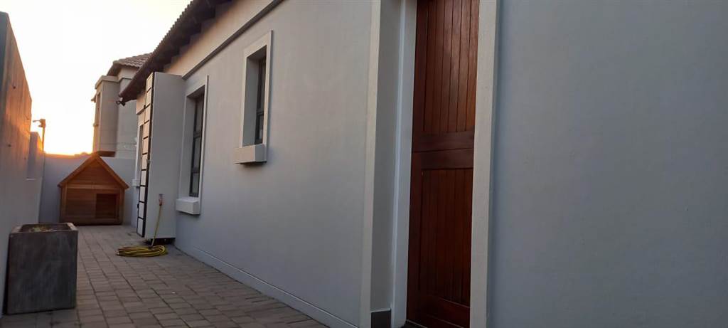 3 Bed Townhouse in Trichardt photo number 25