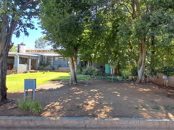 4 Bedroom House 4 Bedroom House