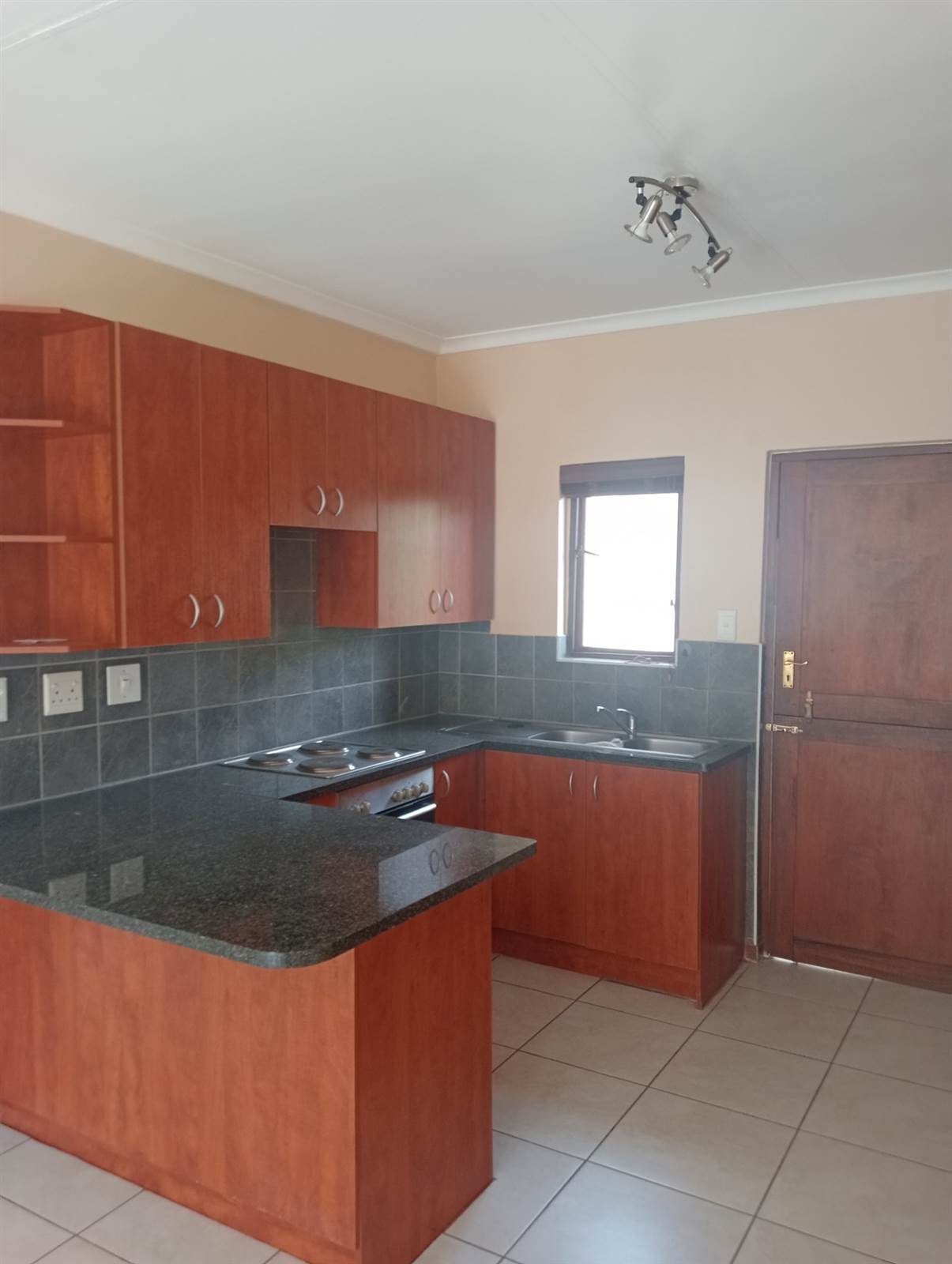 2 Bed House in Kyalami Hills photo number 12