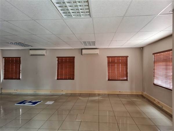500  m² Office Space in Bo Dorp
