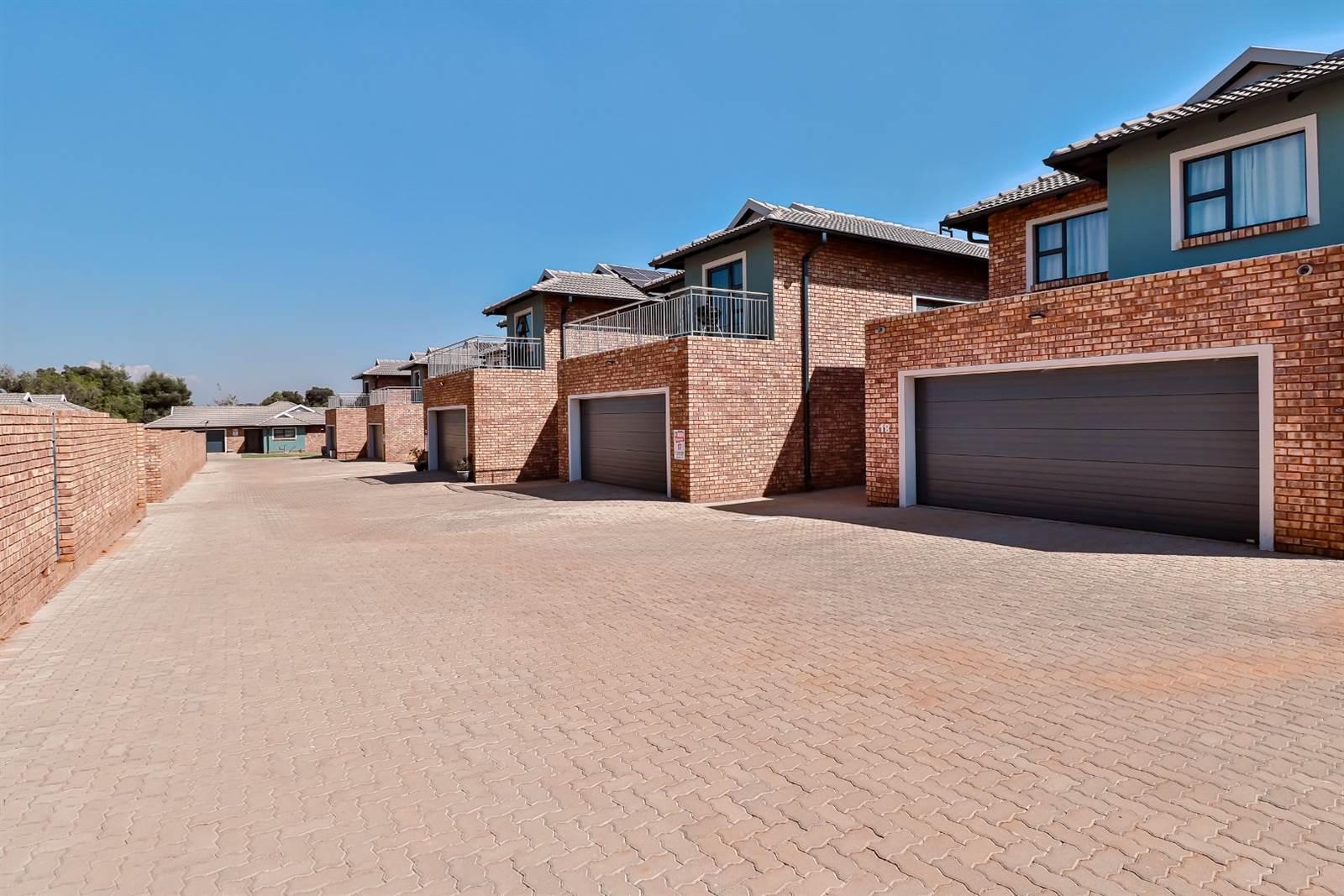 3 Bed Townhouse in Benoni AH photo number 1
