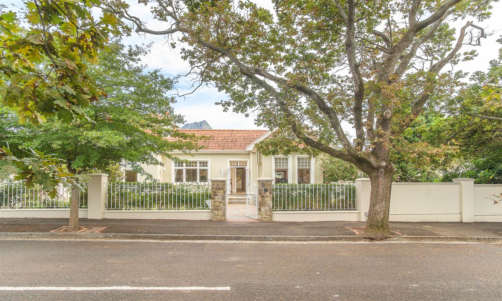 4 Bed House in Rondebosch photo number 3