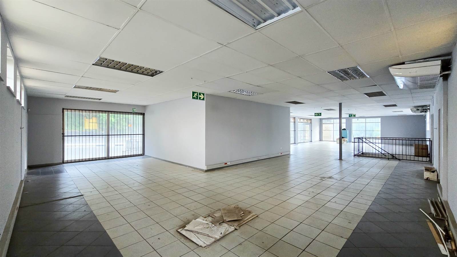 775  m² Commercial space in East London Central photo number 8