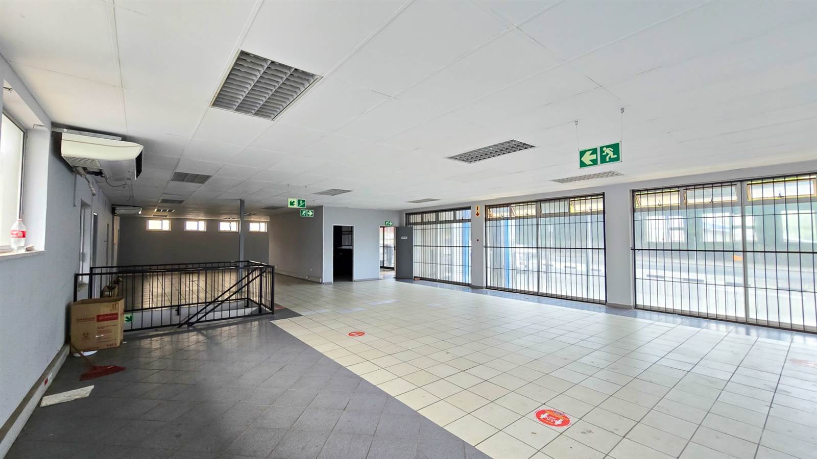 775  m² Commercial space in East London Central photo number 25